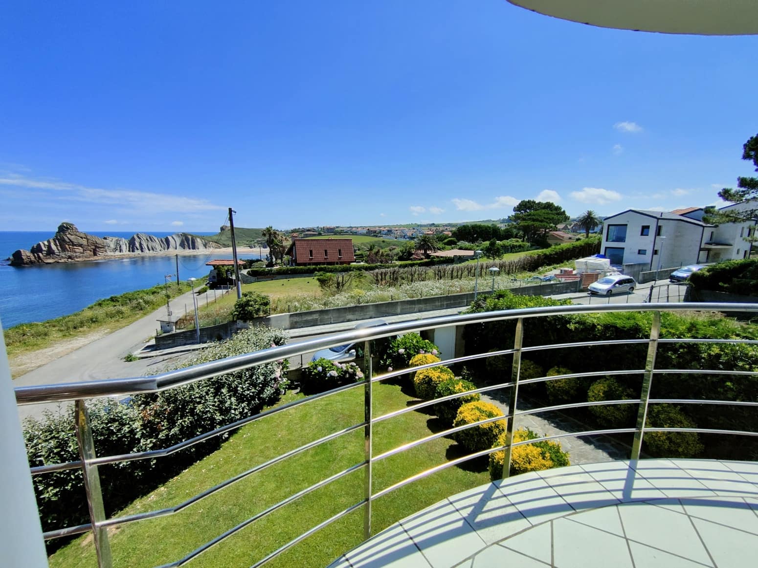 5 bedroom Villa for sale in Liencres with garage - € 950,000 (Ref: 8392316)