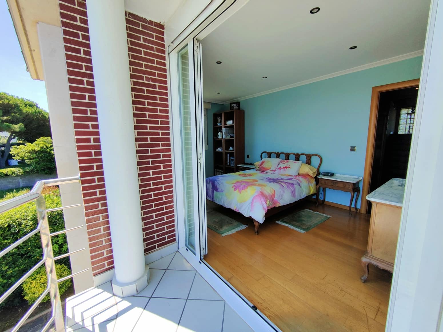 5 bedroom Villa for sale in Liencres with garage - € 950,000 (Ref: 8392316)