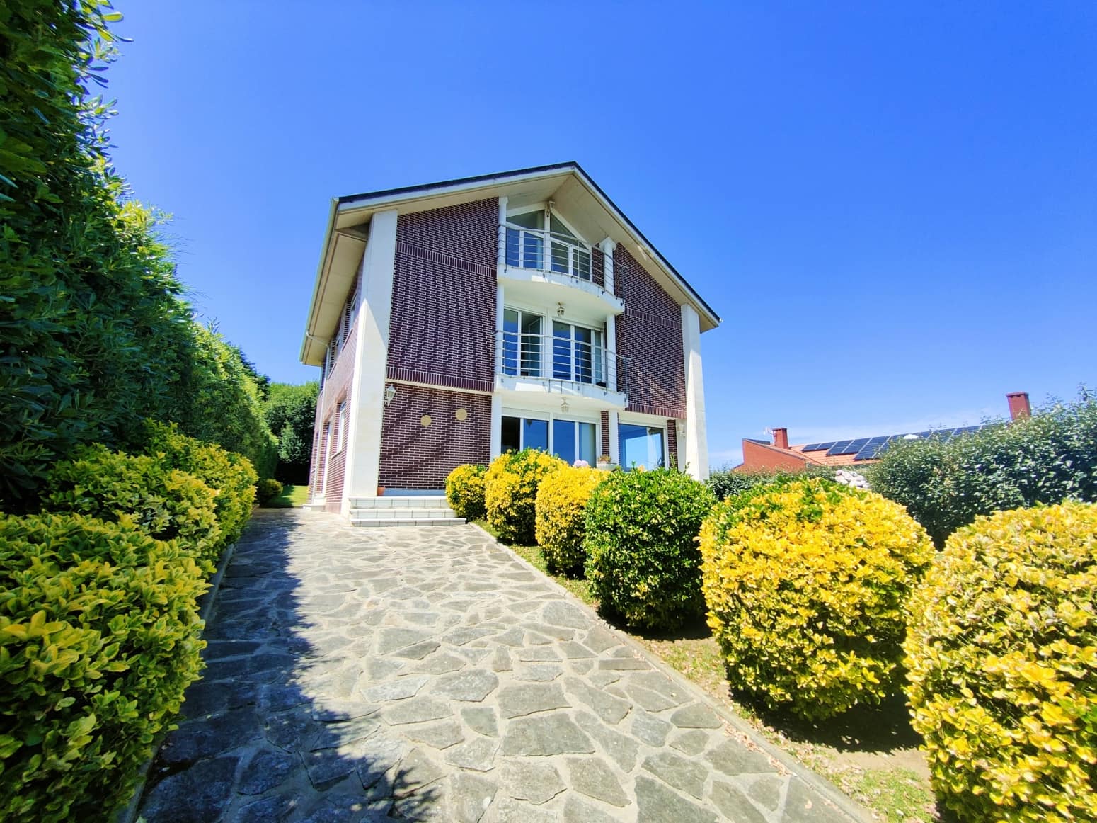 5 bedroom Villa for sale in Liencres with garage - € 950,000 (Ref: 8392316)