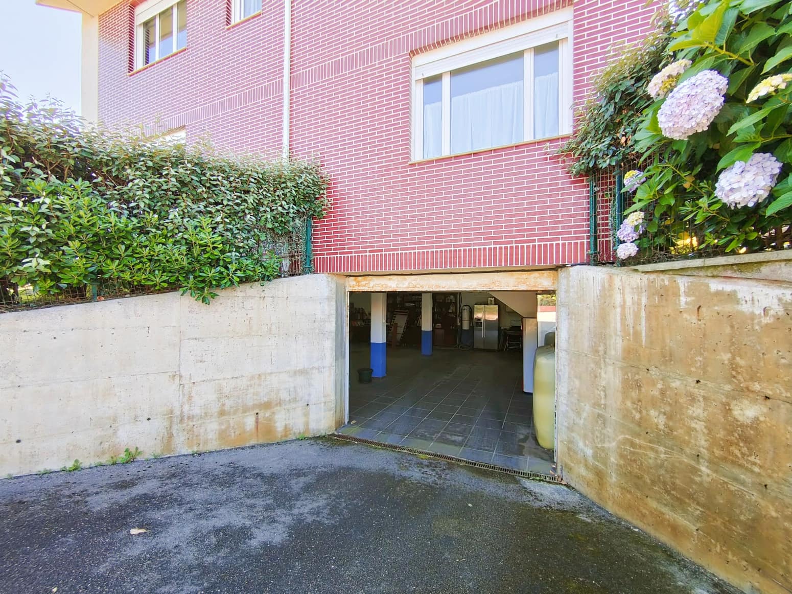 5 bedroom Villa for sale in Liencres with garage - € 950,000 (Ref: 8392316)