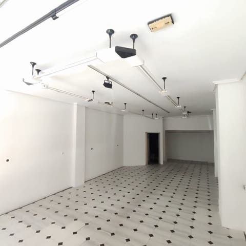 Kaupallinen vuokrattavana paikassa Santander - 800 € (Ref: 8440315)