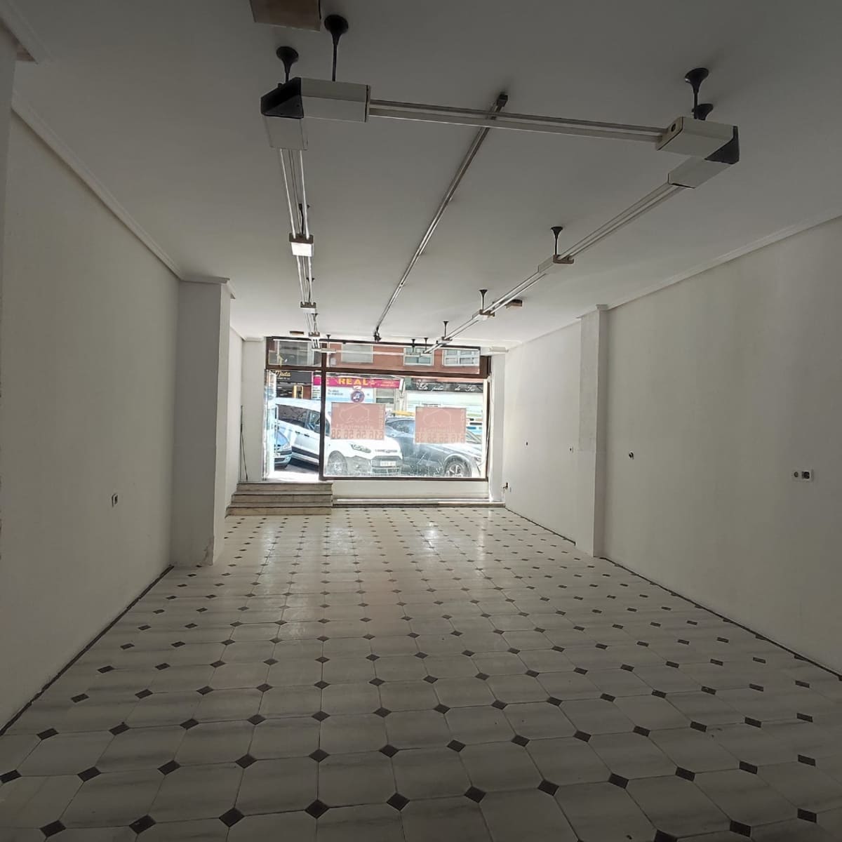 Erhverv til leje i Santander - € 800 (Ref: 8440315)