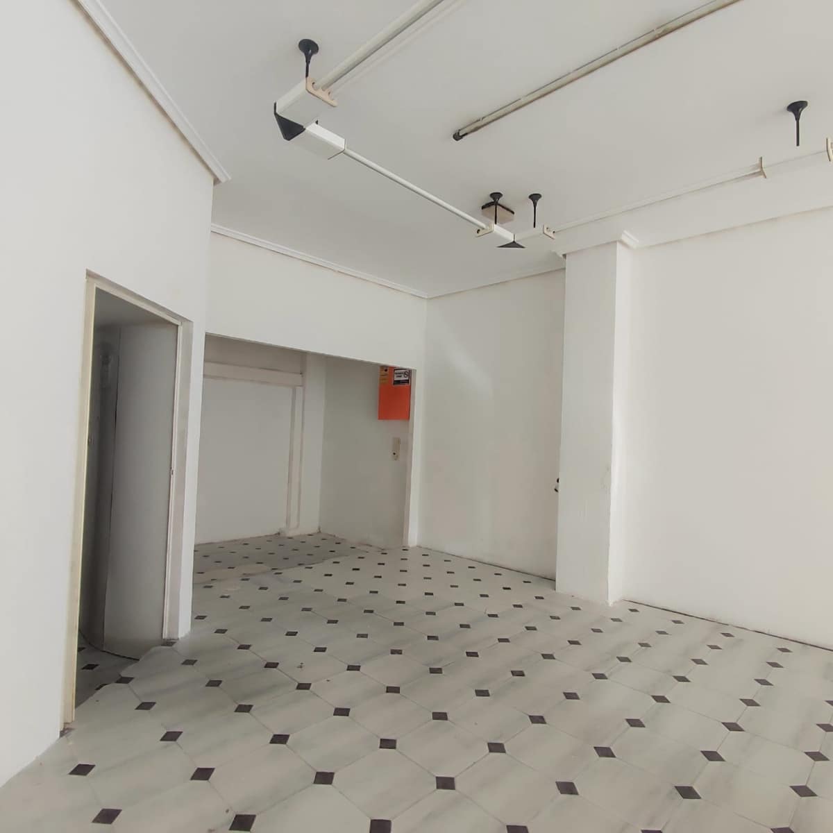 Erhverv til leje i Santander - € 800 (Ref: 8440315)