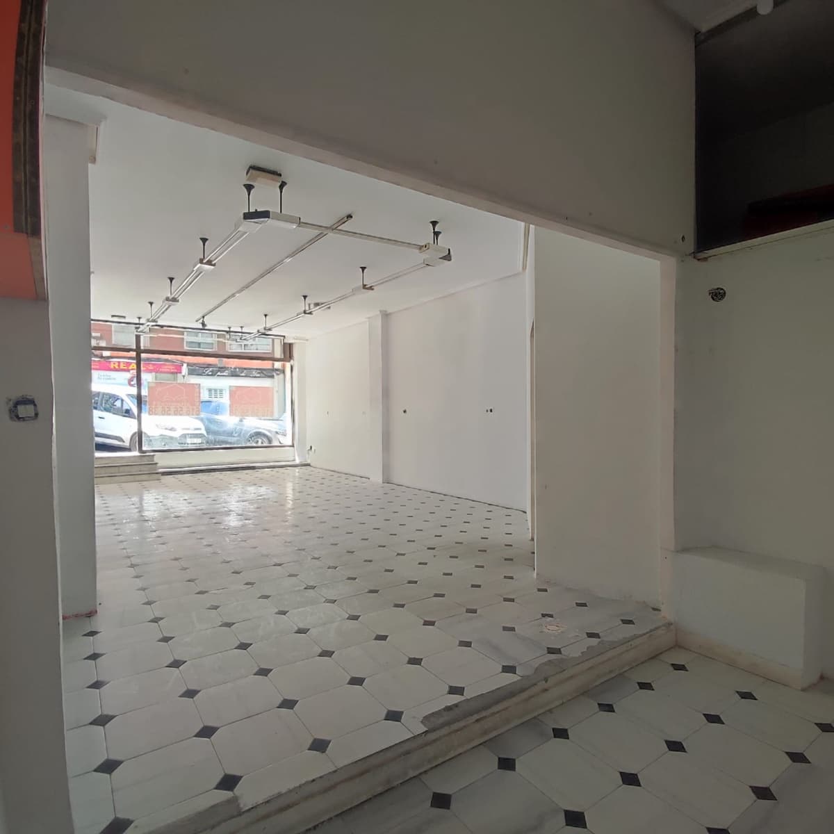 Erhverv til leje i Santander - € 800 (Ref: 8440315)