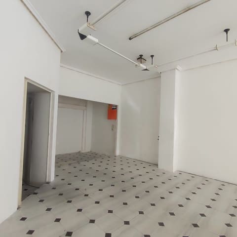 Kaupallinen vuokrattavana paikassa Santander - 800 € (Ref: 8440315)