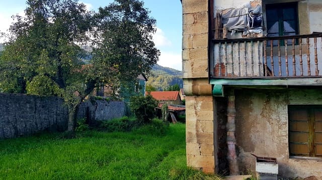 Villa til salg i Los Corrales de Buelna - € 265.000 (Ref: 8484479)