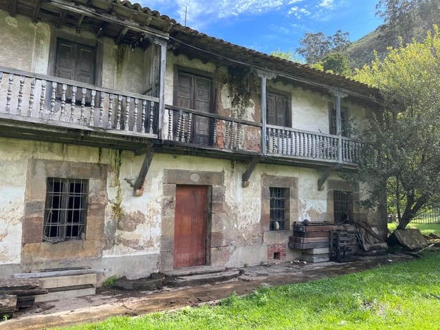 15 soveværelse Villa til salg i San Felices de Buelna - € 175.000 (Ref: 8556613)