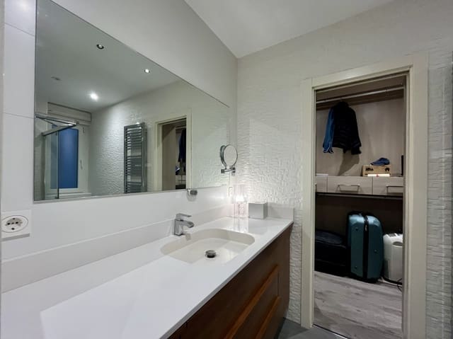 4 soveværelse Lejlighed til salg i Santander - € 895.000 (Ref: 8757511)