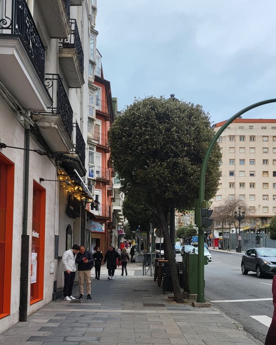 Erhverv til leje i Santander - € 1.300 (Ref: 8776096)