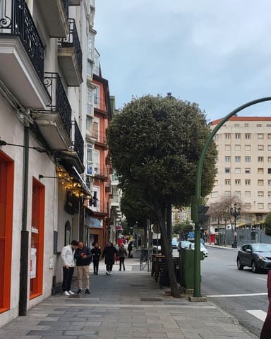 Kaupallinen vuokrattavana paikassa Santander - 1 300 € (Ref: 8776096)