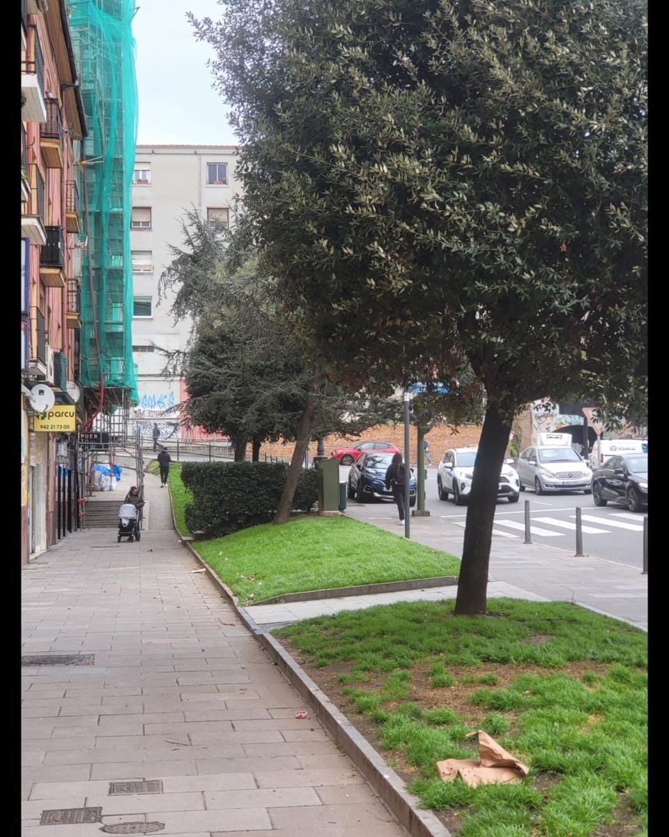 Erhverv til leje i Santander - € 1.300 (Ref: 8776096)