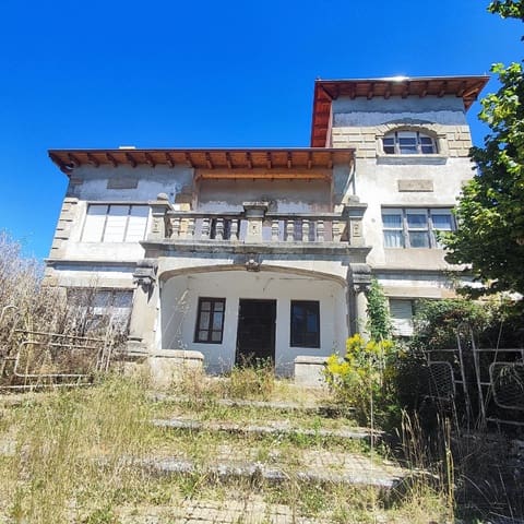 8 bedroom Villa for sale in Campoo de Yuso - € 295,000 (Ref: 8896481)