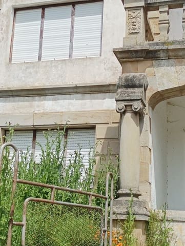 8 bedroom Villa for sale in Campoo de Yuso - € 295,000 (Ref: 8896481)