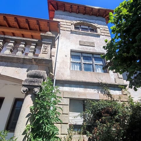 8 bedroom Villa for sale in Campoo de Yuso - € 295,000 (Ref: 8896481)