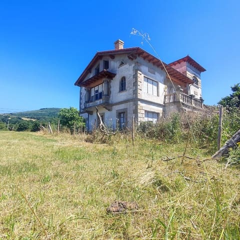 8 bedroom Villa for sale in Campoo de Yuso - € 295,000 (Ref: 8896481)