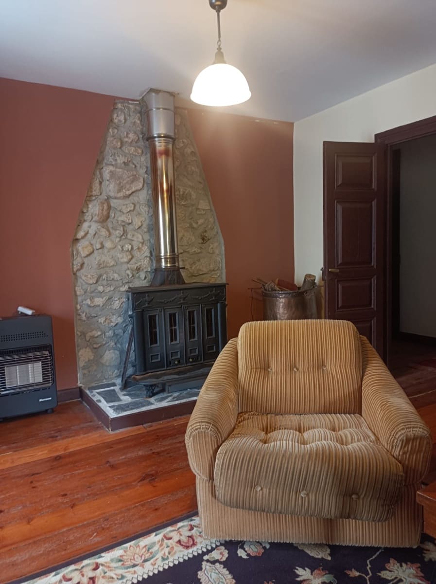 7 bedroom Villa for sale in Ruesga with garage - € 360,000 (Ref: 8896482)