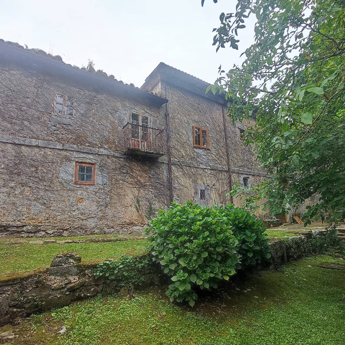 7 bedroom Villa for sale in Ruesga with garage - € 360,000 (Ref: 8896482)