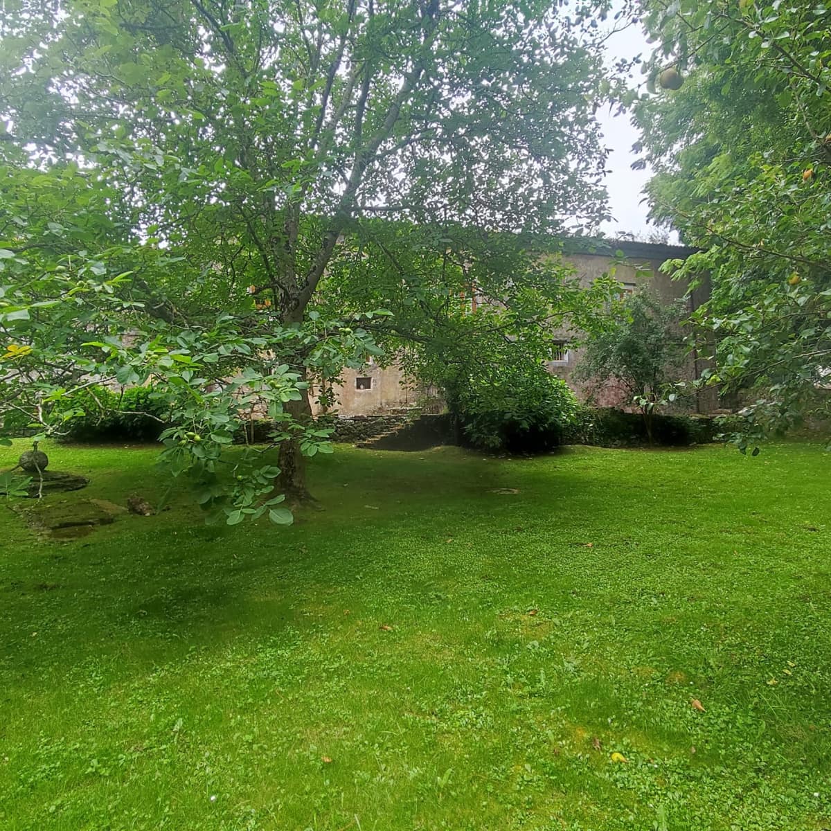 7 bedroom Villa for sale in Ruesga with garage - € 360,000 (Ref: 8896482)