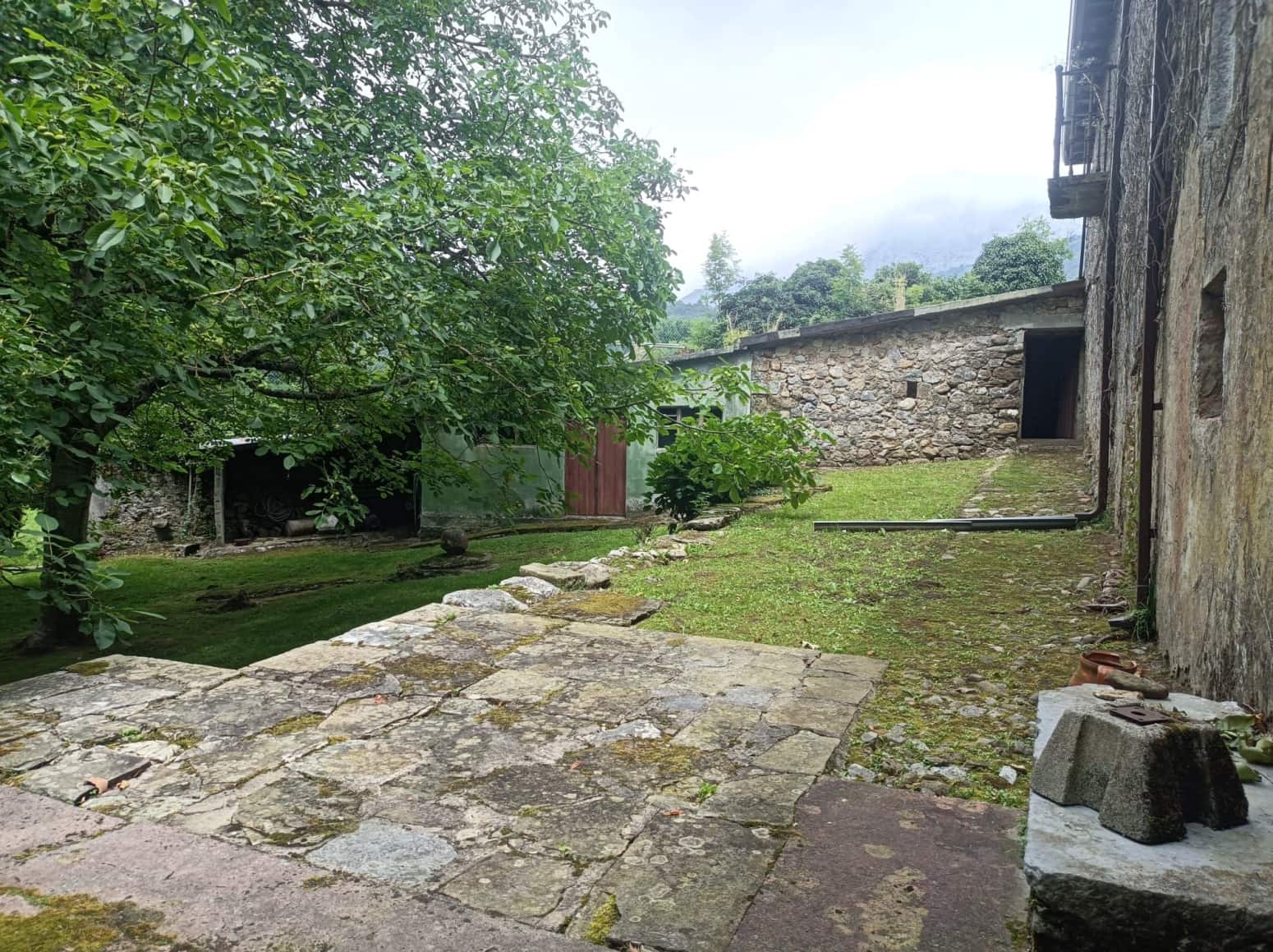 7 bedroom Villa for sale in Ruesga with garage - € 360,000 (Ref: 8896482)