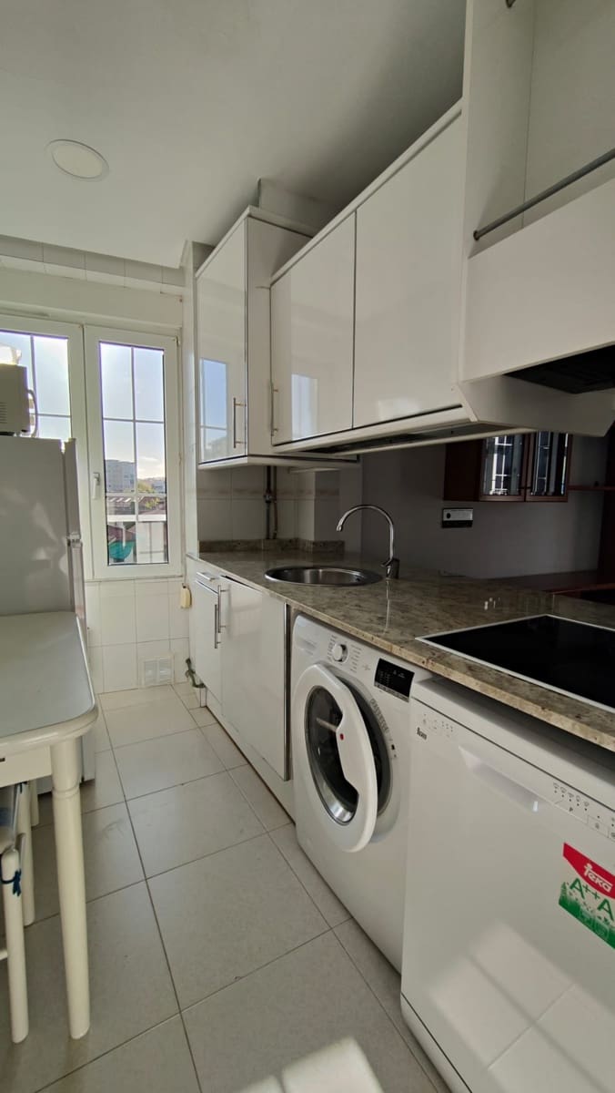 1 soveværelse Lejlighed til leje i Santander - € 800 (Ref: 8948599)