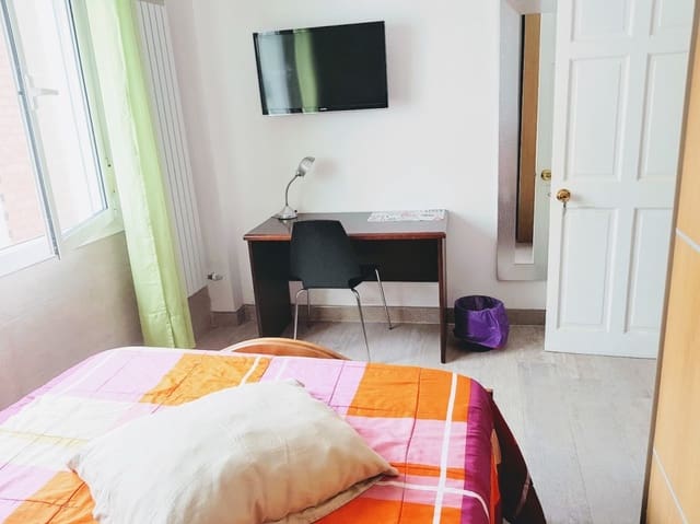 3 bedroom Flat for rent in Santander - € 480 (Ref: 8950134)