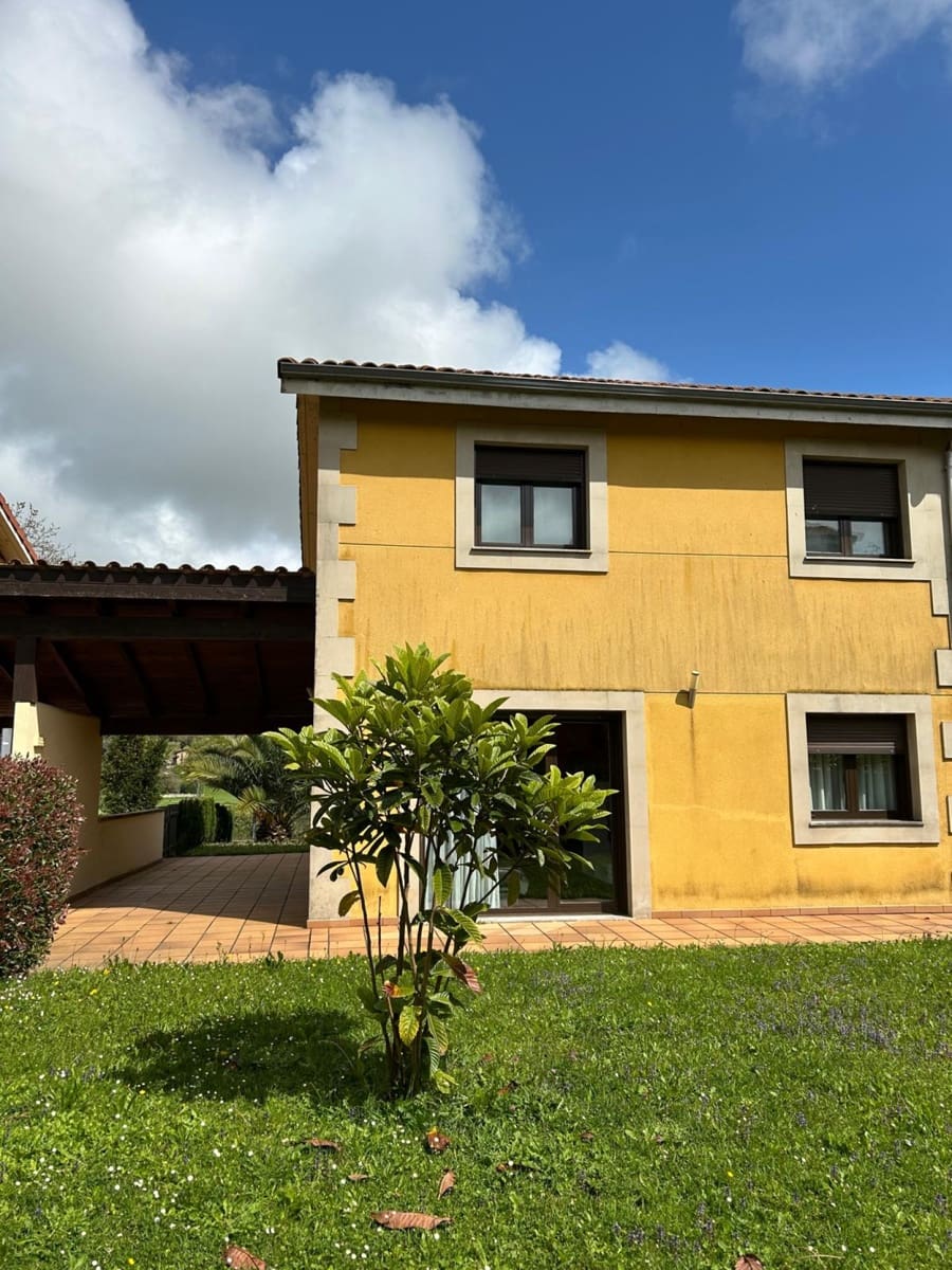 4 soveværelse Villa til salg i Santillana del Mar med garage - € 410.000 (Ref: 8978562)