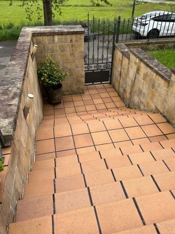 4 soveværelse Villa til salg i Santillana del Mar med garage - € 410.000 (Ref: 8978562)