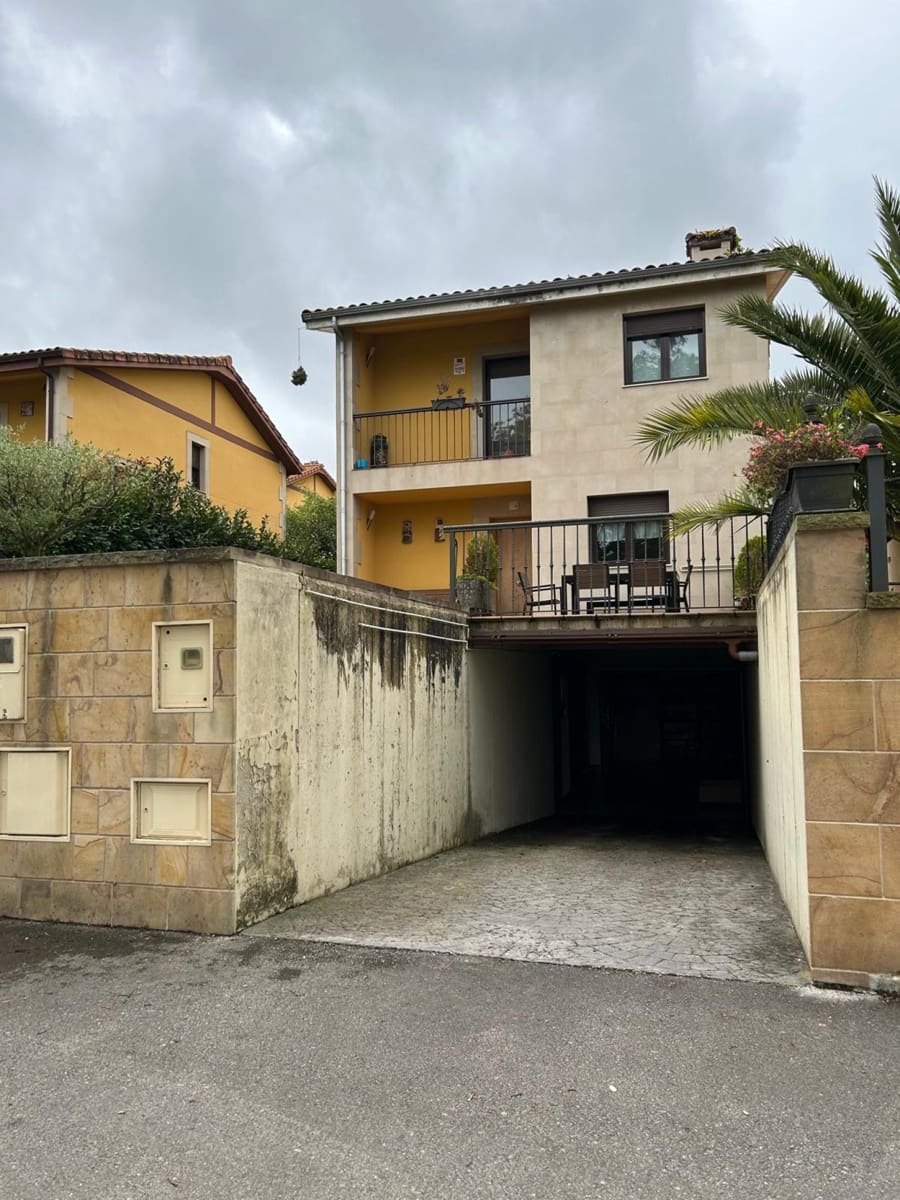 4 soveværelse Villa til salg i Santillana del Mar med garage - € 410.000 (Ref: 8978562)