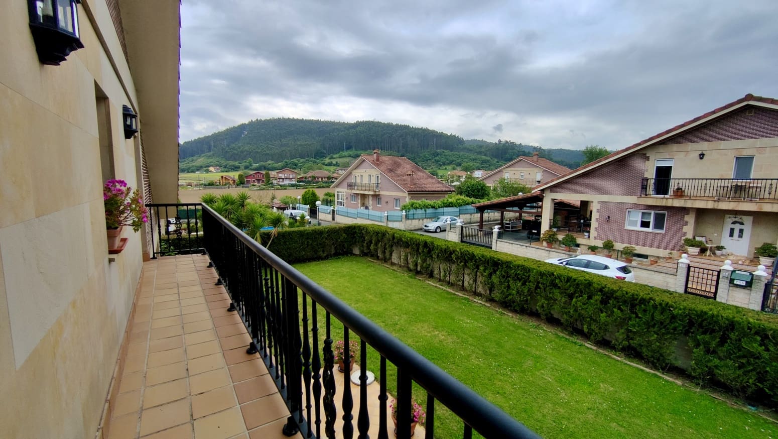 6 bedroom Villa for sale in Barcena de Cicero - € 440,000 (Ref: 9007758)