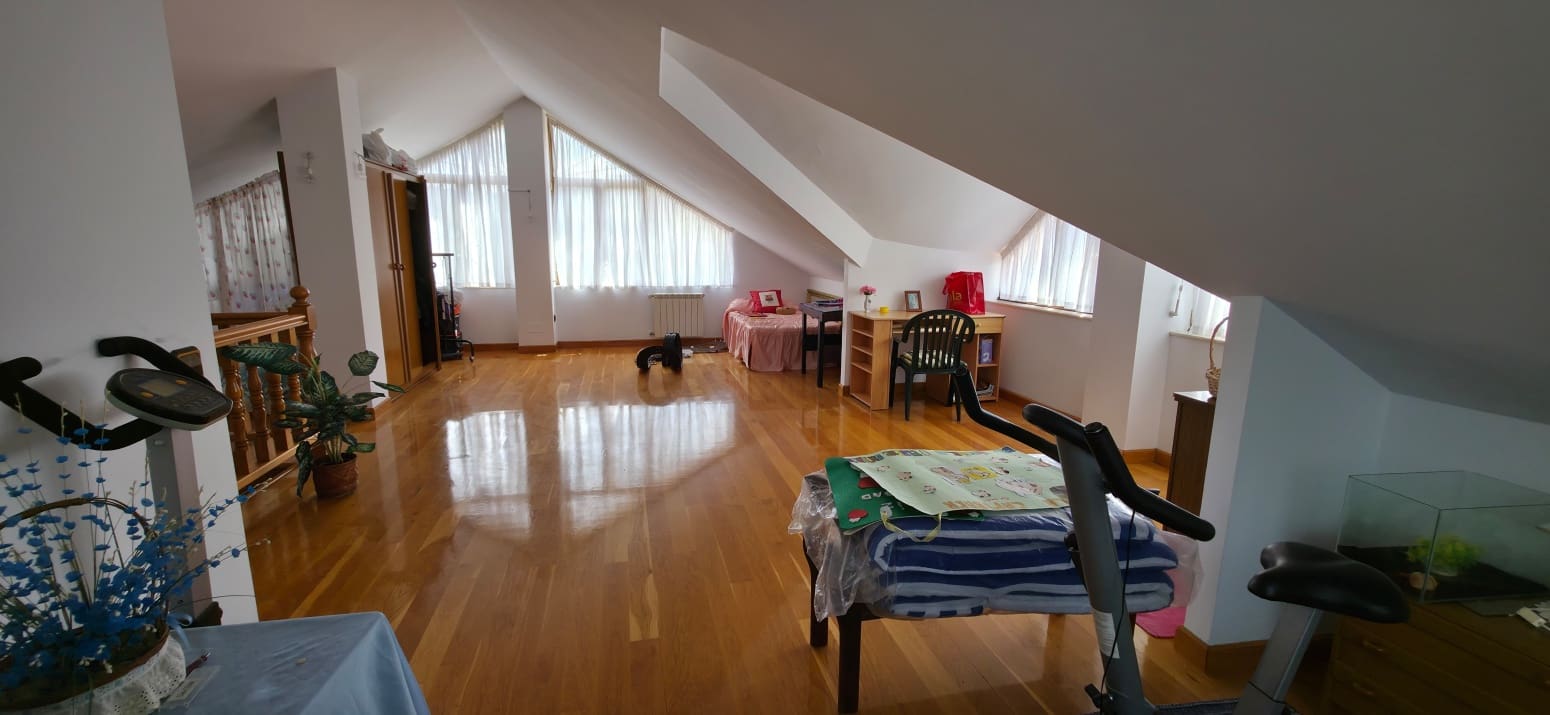 5 soveværelse Villa til salg i Los Corrales de Buelna med garage - € 595.000 (Ref: 9007759)