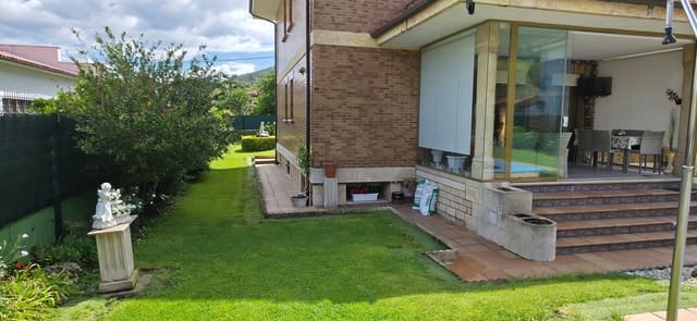 5 soveværelse Villa til salg i Los Corrales de Buelna med garage - € 595.000 (Ref: 9007759)