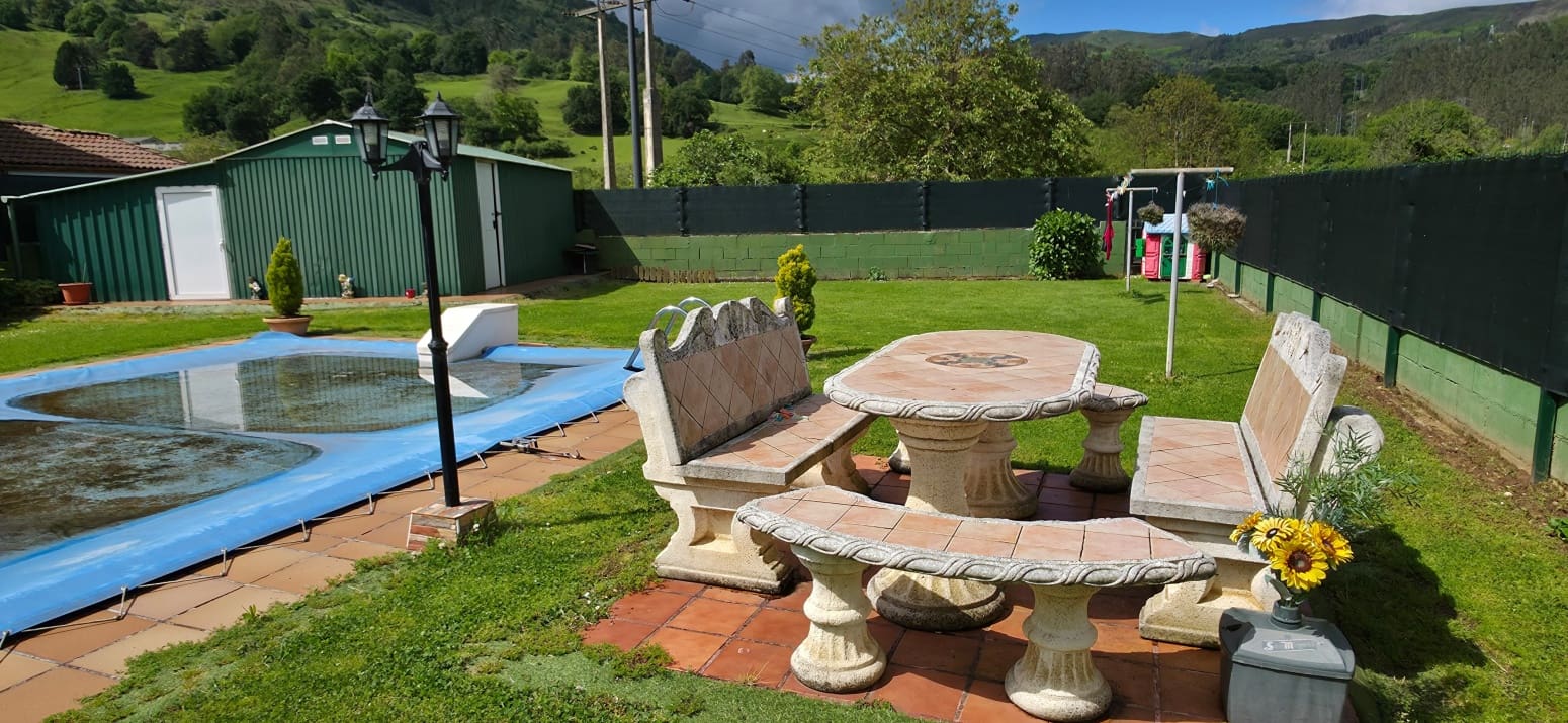 5 soveværelse Villa til salg i Los Corrales de Buelna med garage - € 595.000 (Ref: 9007759)