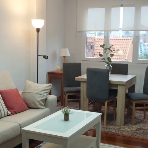 2 soveværelse Lejlighed til leje i Santander med garage - € 950 (Ref: 9098931)