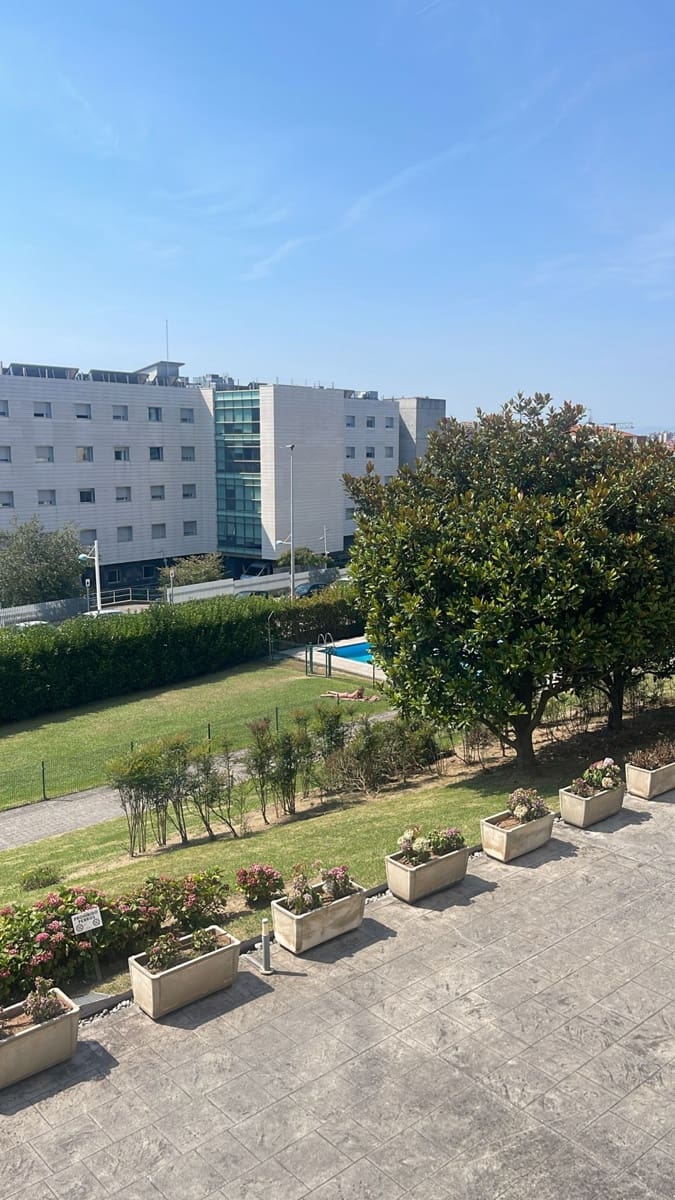 3 sypialnia Mieszkanie do wynajęcia w Santander z basenem garażem - 1 200 € (Ref: 9159300)