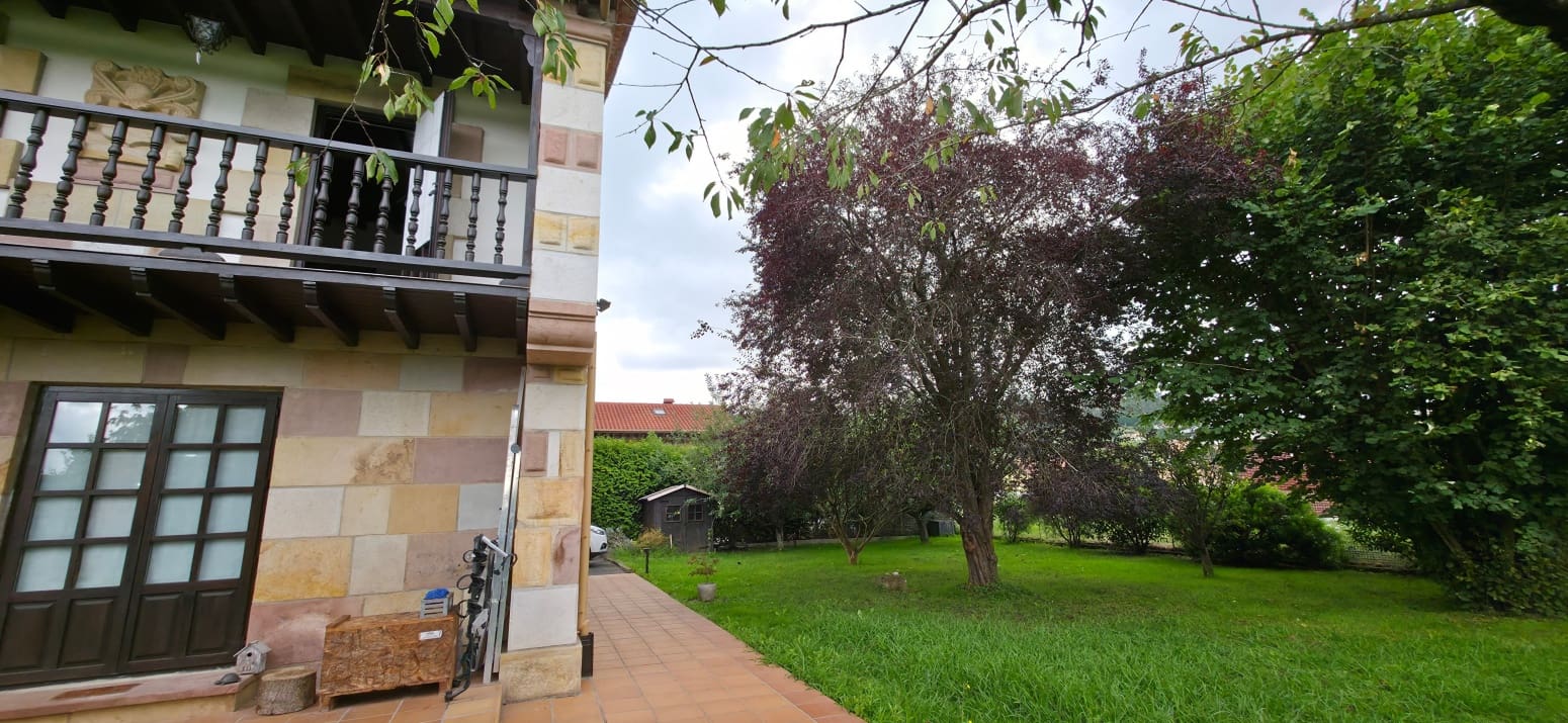 4 soveværelse Villa til salg i Parbayon med garage - € 505.000 (Ref: 9162105)