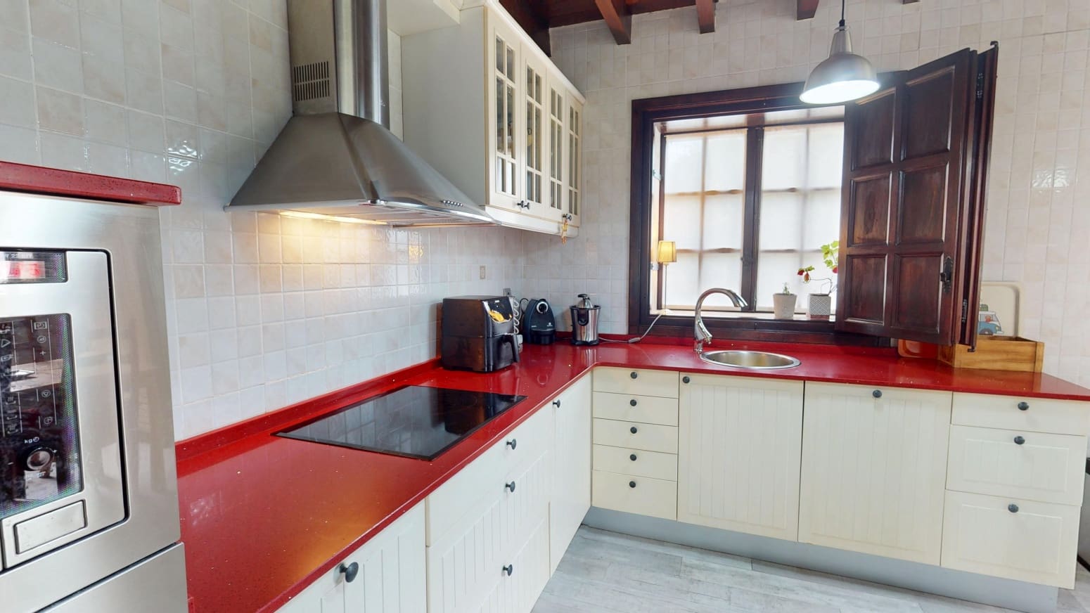 4 soveværelse Villa til salg i Parbayon med garage - € 505.000 (Ref: 9162105)