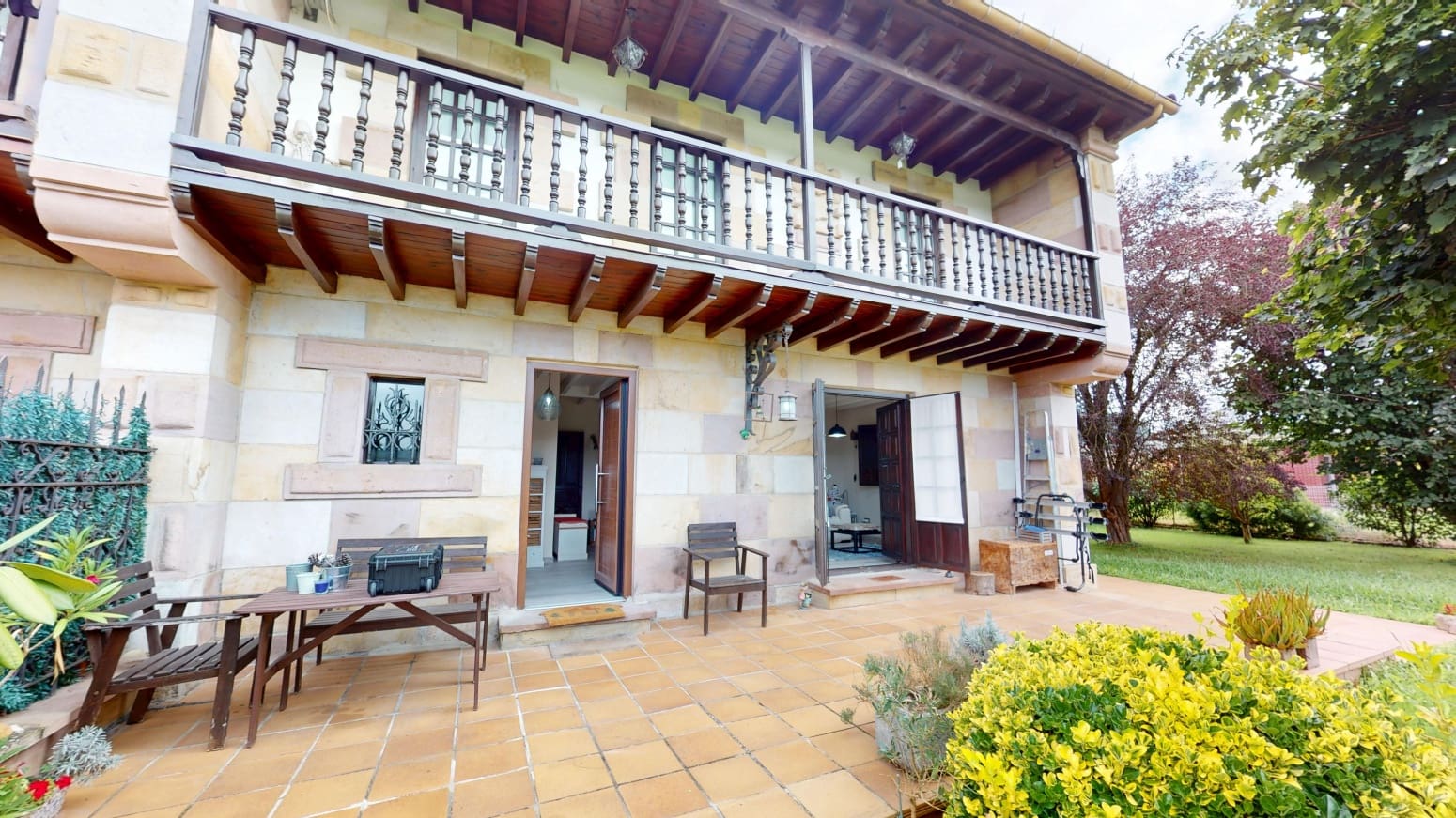 4 soveværelse Villa til salg i Parbayon med garage - € 505.000 (Ref: 9162105)