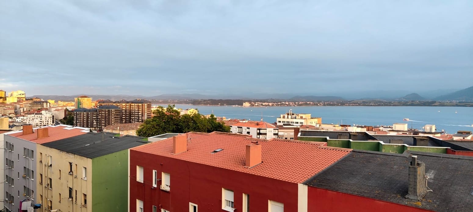 2 soveværelse Lejlighed til leje i Santander - € 750 (Ref: 9214899)