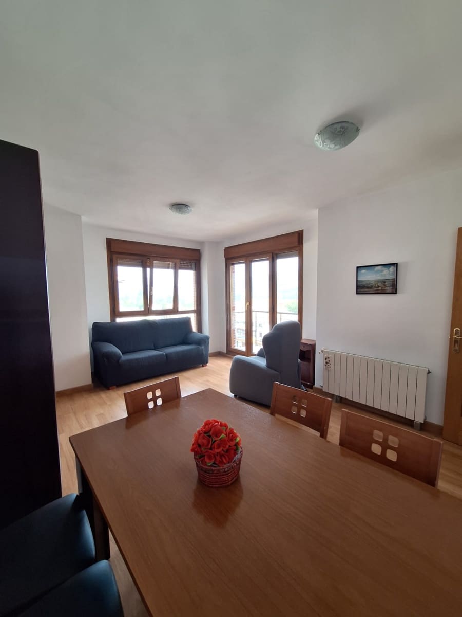 2 bedroom Flat for rent in Corvera de Toranzo with garage - € 600 (Ref: 9254792)