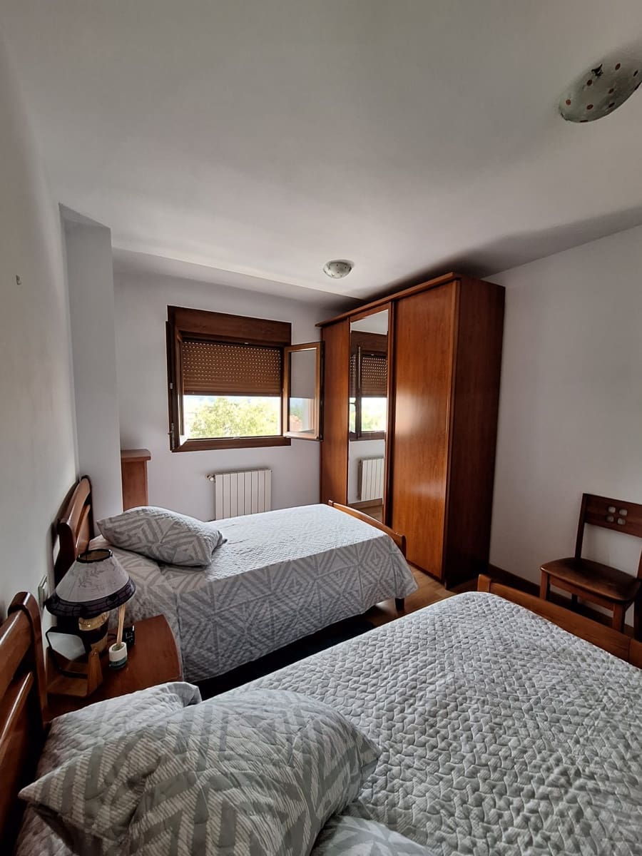 2 bedroom Flat for rent in Corvera de Toranzo with garage - € 600 (Ref: 9254792)