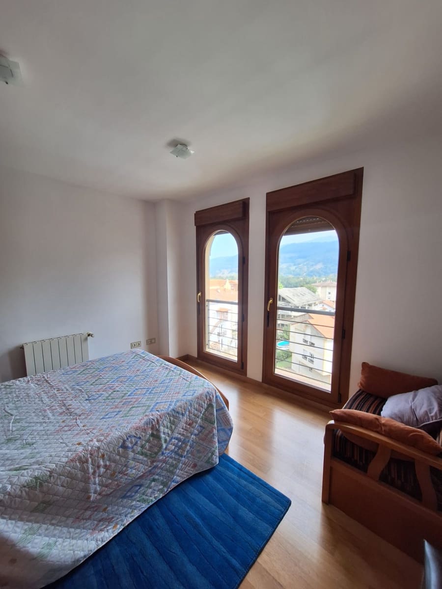 2 bedroom Flat for rent in Corvera de Toranzo with garage - € 600 (Ref: 9254792)
