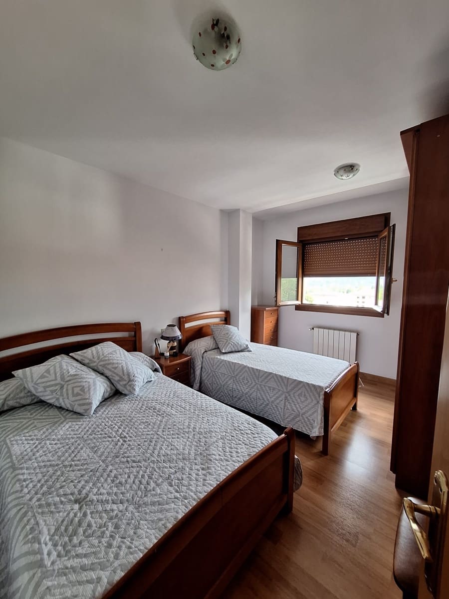 2 bedroom Flat for rent in Corvera de Toranzo with garage - € 600 (Ref: 9254792)
