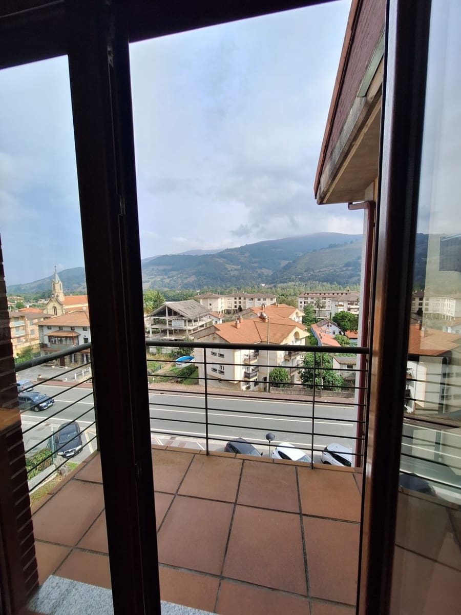 2 bedroom Flat for rent in Corvera de Toranzo with garage - € 600 (Ref: 9254792)