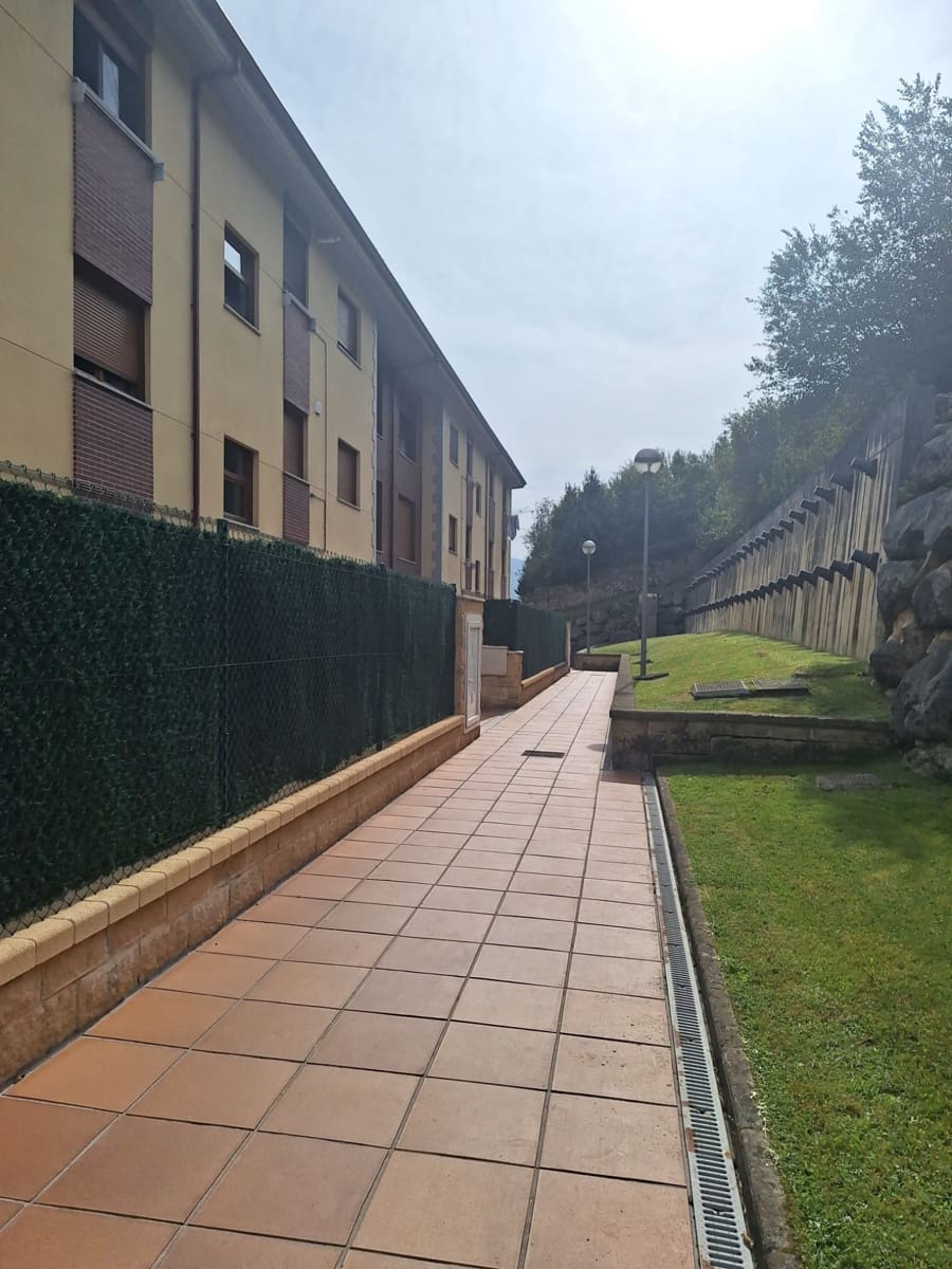 2 bedroom Flat for rent in Corvera de Toranzo with garage - € 600 (Ref: 9254792)