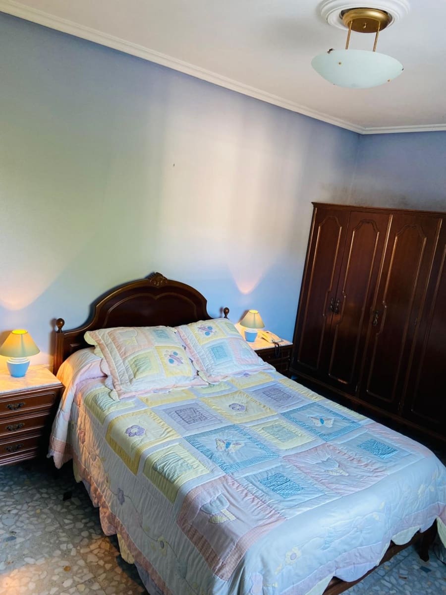 4 slaapkamer Villa te koop in Pielagos met garage - € 305.000 (Ref: 9312493)