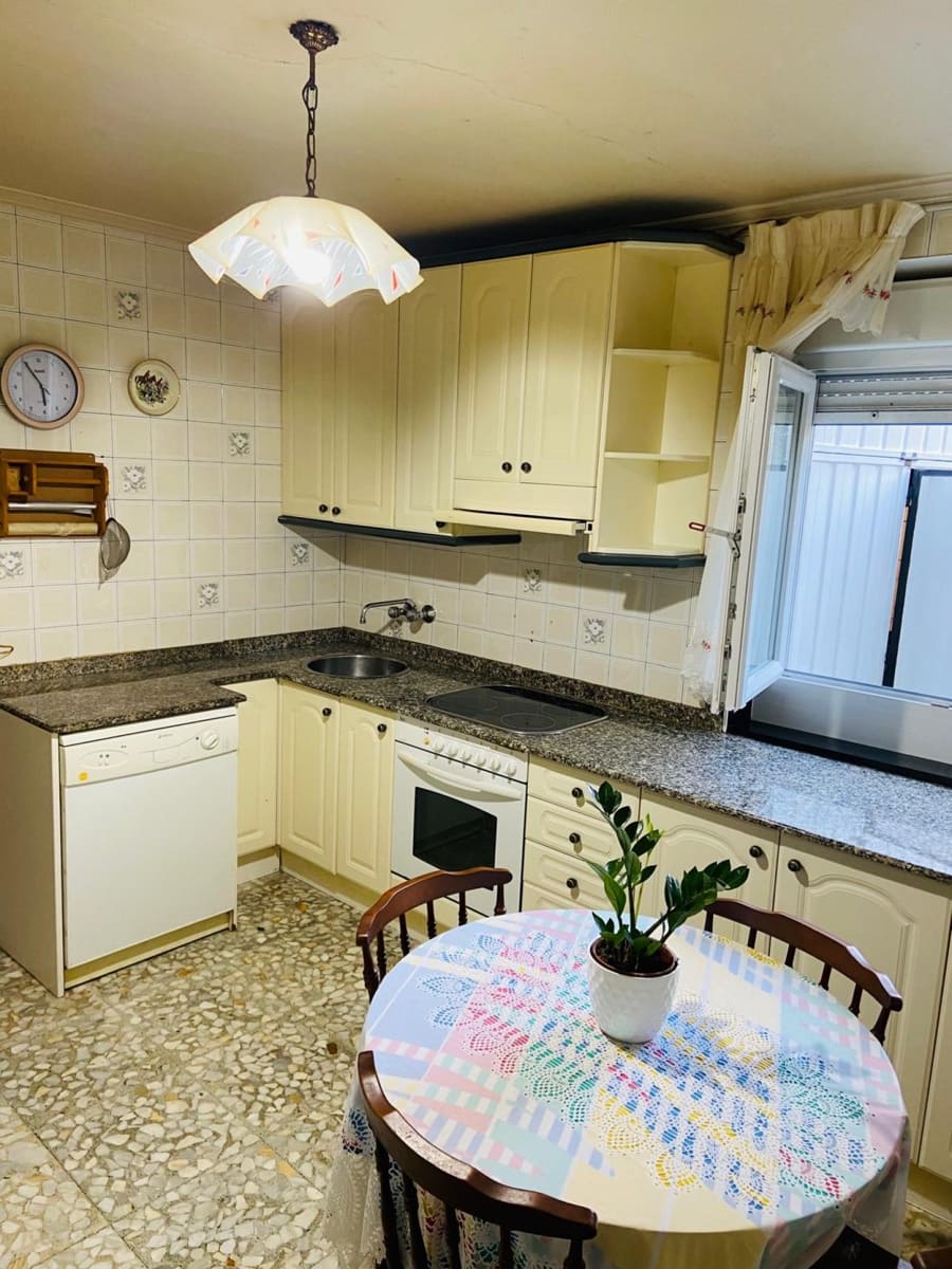 4 slaapkamer Villa te koop in Pielagos met garage - € 305.000 (Ref: 9312493)