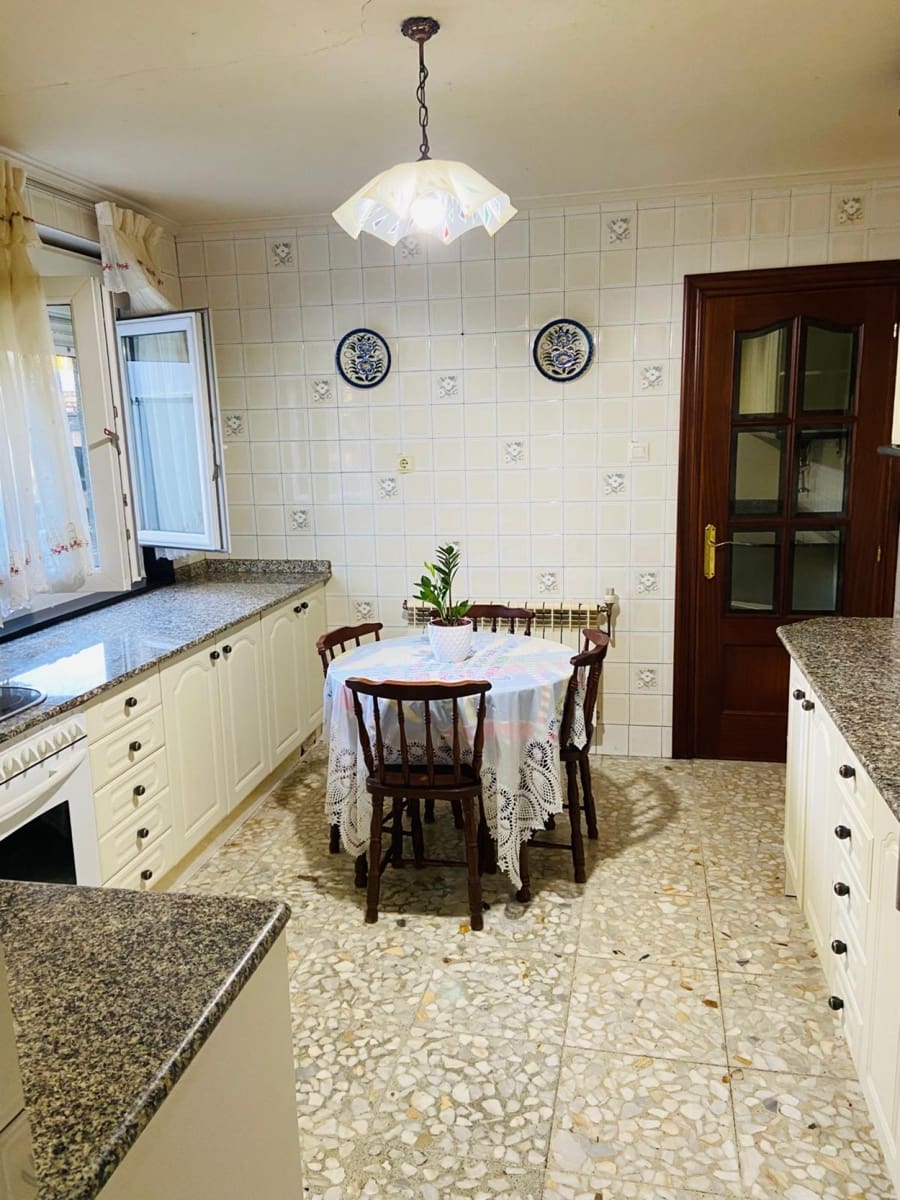 4 slaapkamer Villa te koop in Pielagos met garage - € 305.000 (Ref: 9312493)