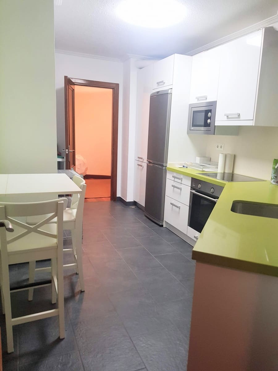 2 soveværelse Lejlighed til leje i Santander - € 900 (Ref: 9330256)