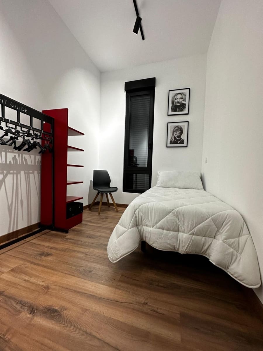 3 soveværelse Lejlighed til leje i Santander - € 1.300 (Ref: 9330257)