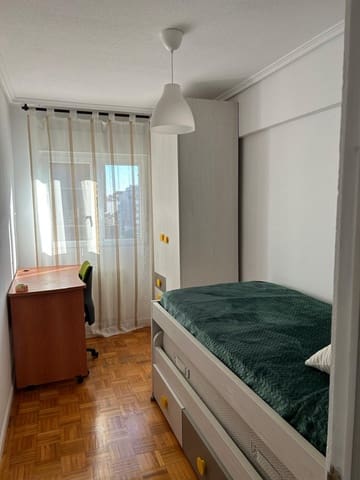 3 bedroom Flat for rent in Santander - € 850 (Ref: 9330260)